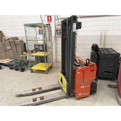 LOTTO 2: CARRELLO ELEVATORE - LAVASCIUGA